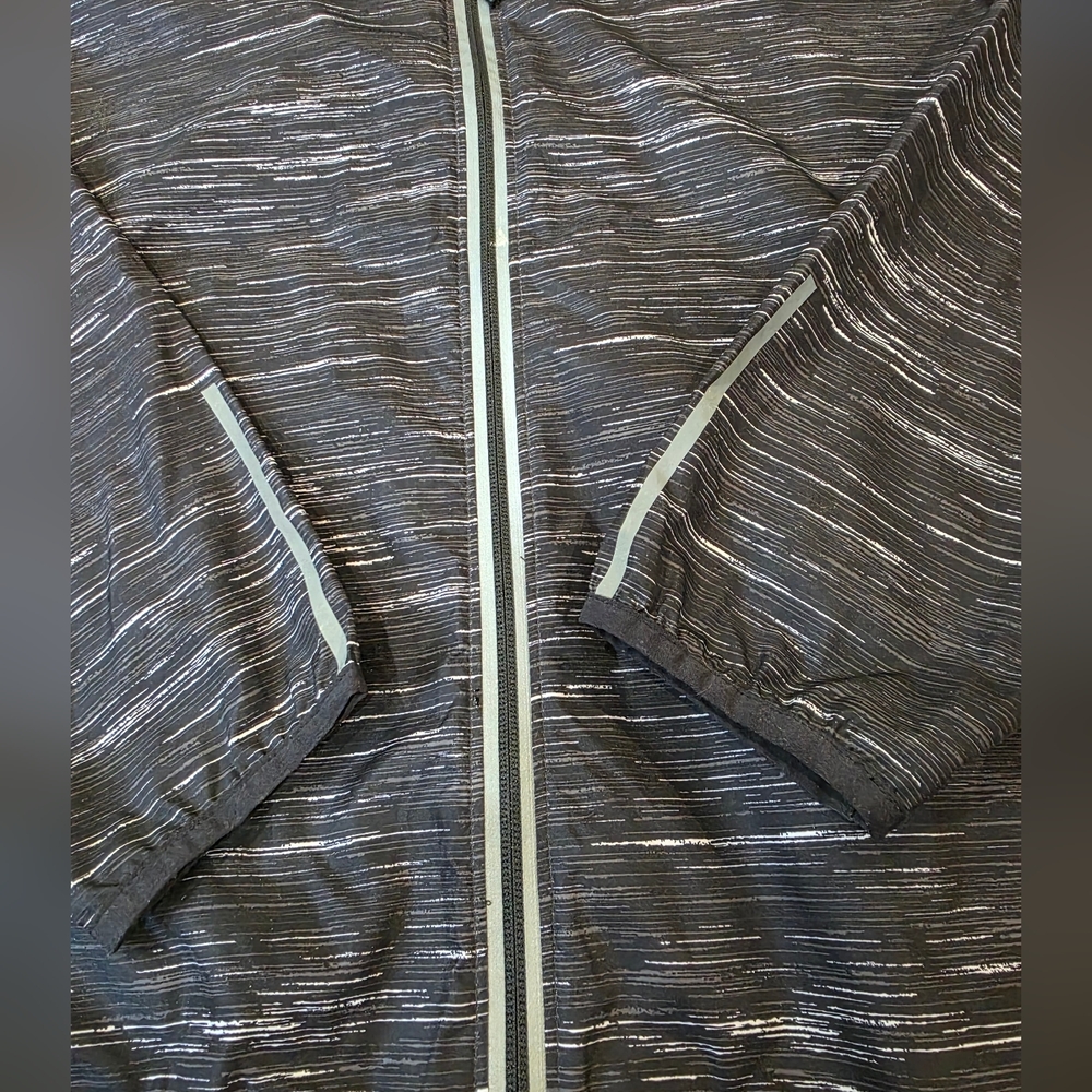 Stormtech Ozone Lightweight Shell/Windbreaker Jacket with Reflective Trim. L - Picture 7 of 10